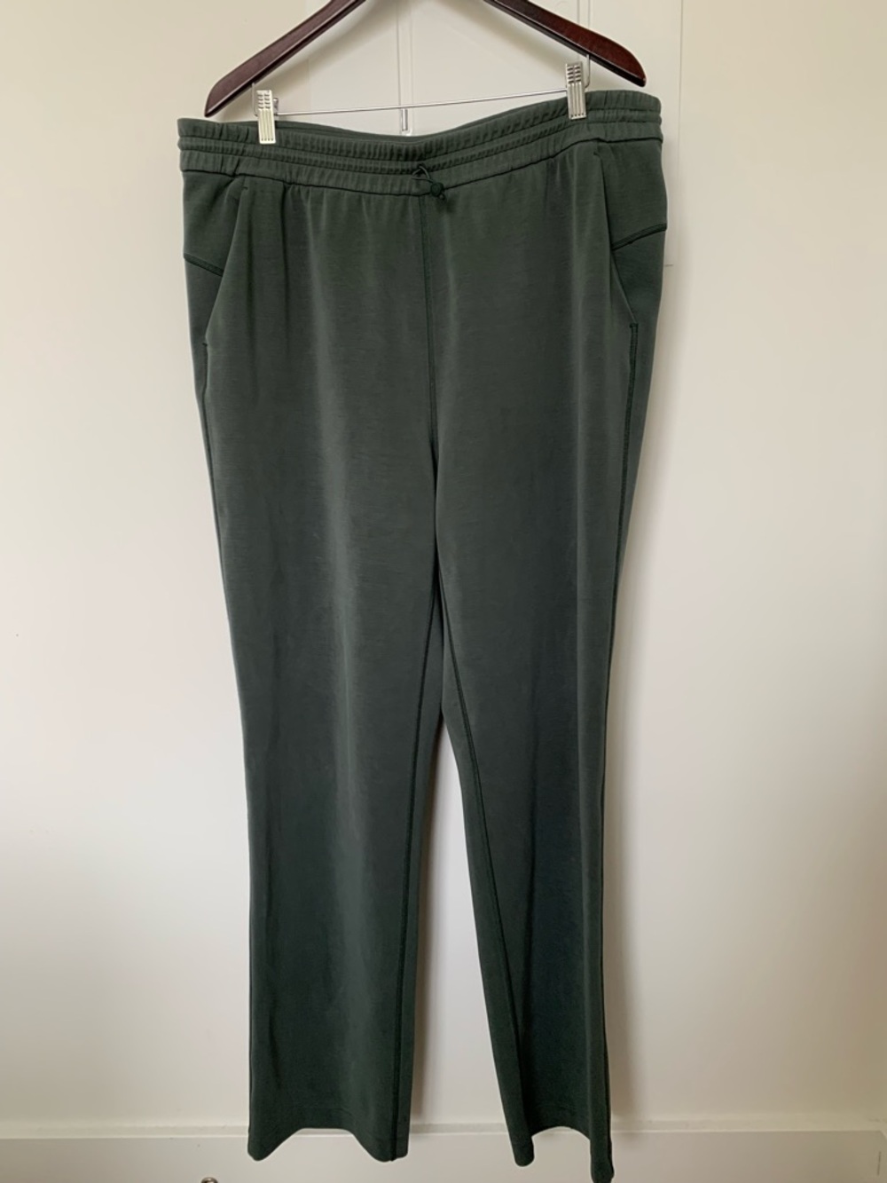 Lululemon soft stream women’s pants size 16 with 30” inseam in Olive green - Picture 6 of 8
